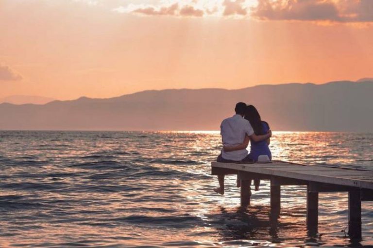 El Amor Según Albert Einstein: La Fuerza Más Poderosa del Universo